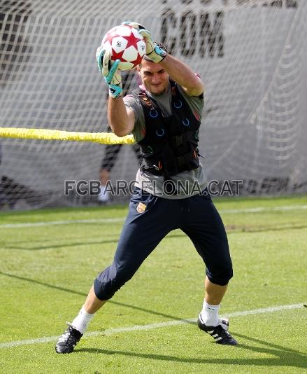  曼城举办慈善赛，阿圭罗复出携手传奇球星  