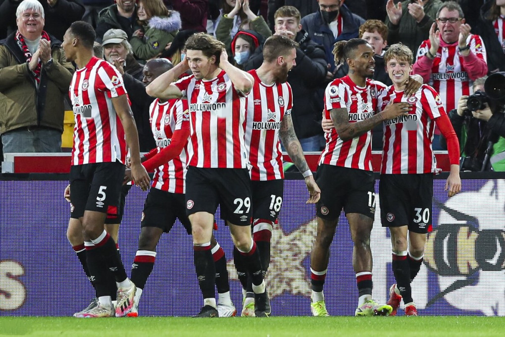  AC米兰防线送礼遭绝杀  